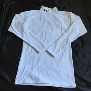 Woman’s Under Armour long sleeve shirt